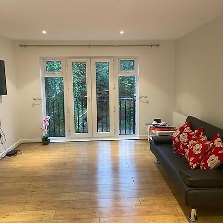 Luxurious & Cosy Apartment In Surrey Weybridge Exteriör bild