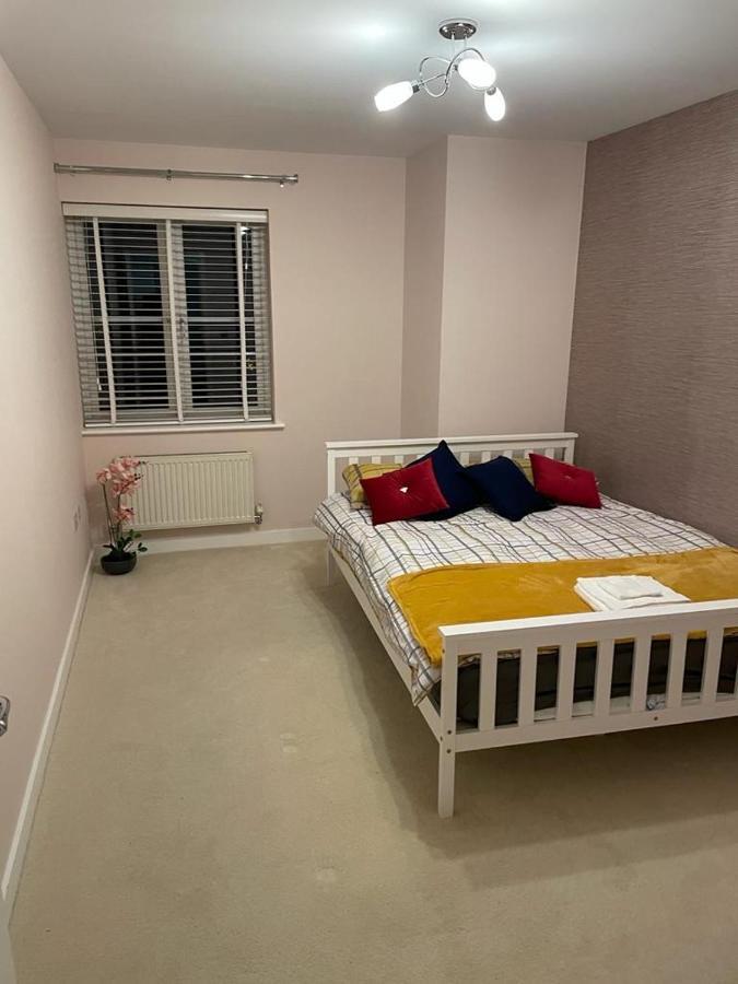 Luxurious & Cosy Apartment In Surrey Weybridge Exteriör bild